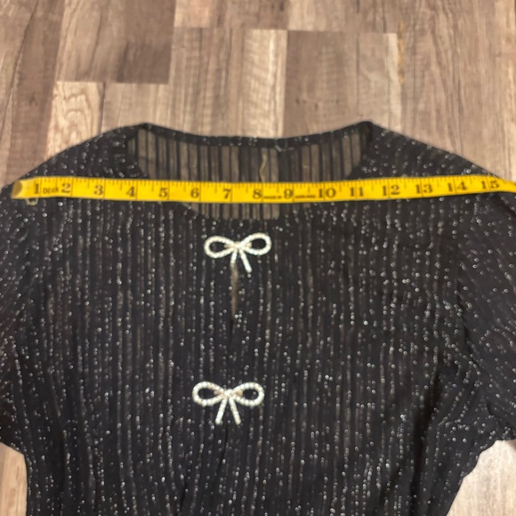 Elegant Black shrit with Bow Details - Picture 3 of 3